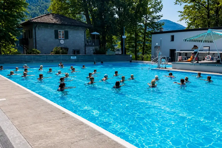 Acquagym — nella foto la piscina estiva all'aperto di Ondarte a Magliaso, sul Lago di Lugano