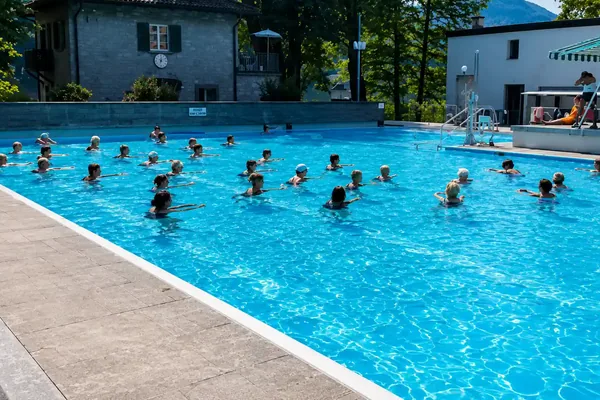Acquagym — nella foto la piscina estiva all'aperto di Ondarte a Magliaso, sul Lago di Lugano